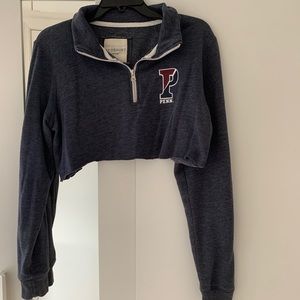 Cropped sweater. Brand: Redshirt